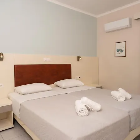 Karras Livin Apartament Laganas