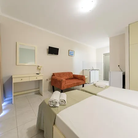 Karras Livin Apartament Laganas